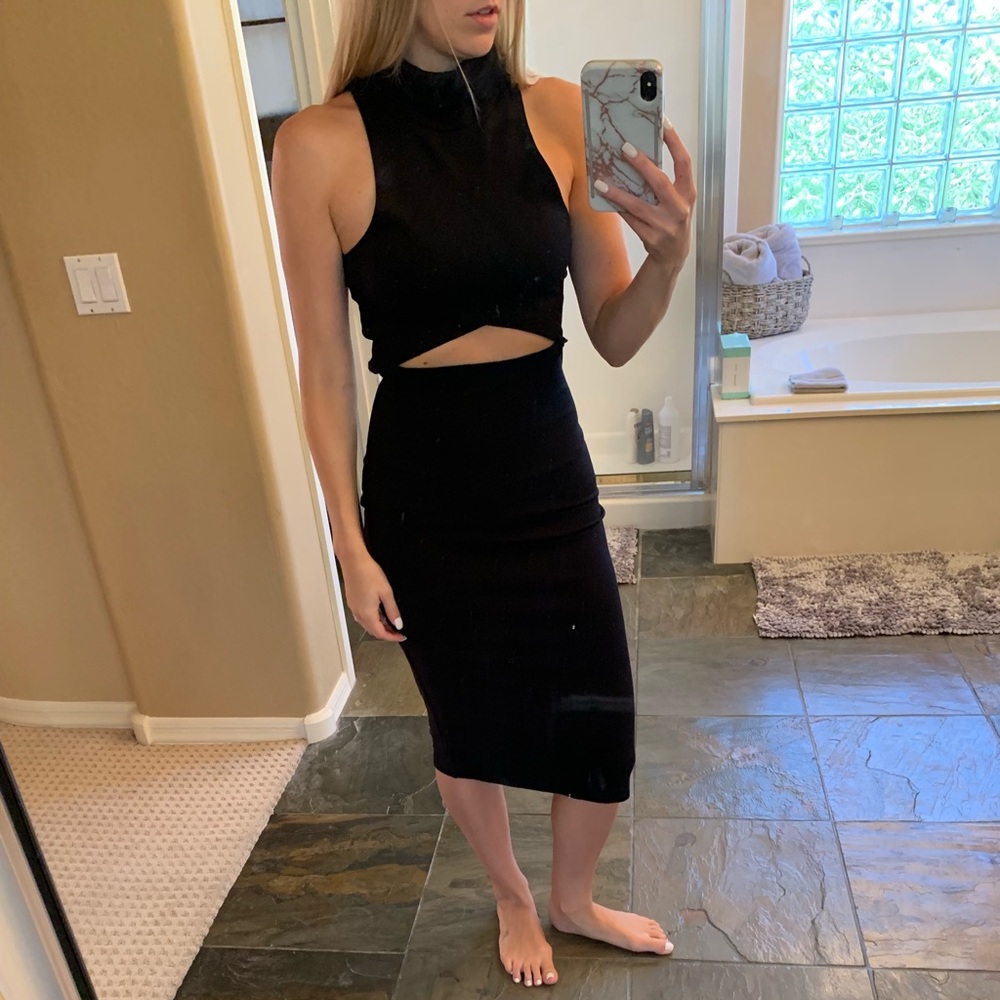 Sleeveless mock neck cut out dress - black- small